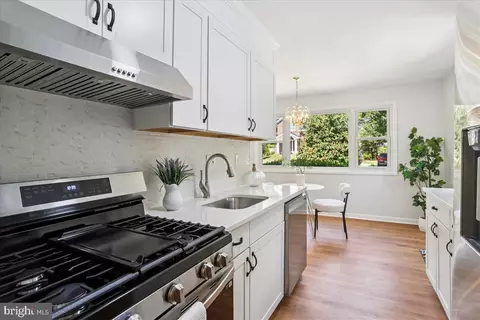 406 Waterford Rd, Silver Spring, MD 20901 photo 9