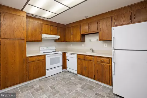 Kitchen - 15301 Wallbrook Ct #48-1G, Silver Spring, MD 20906 photo 1 of 1