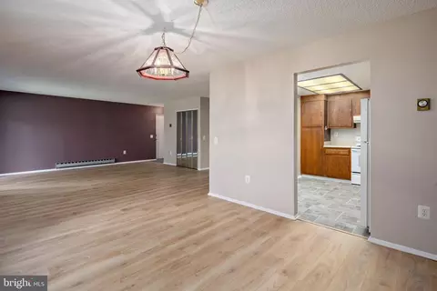 Living - 15301 Wallbrook Ct #48-1G, Silver Spring, MD 20906 photo 3 of 5