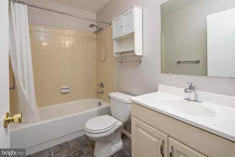 Bath - 15301 Wallbrook Ct #48-1G, Silver Spring, MD 20906 photo 1 of 2