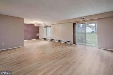 Living - 15301 Wallbrook Ct #48-1G, Silver Spring, MD 20906 photo 1 of 5