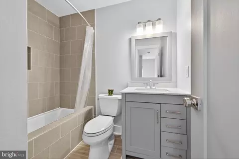 Bath - 12 Tynewick Ct, Silver Spring, MD 20906 photo 3 of 4