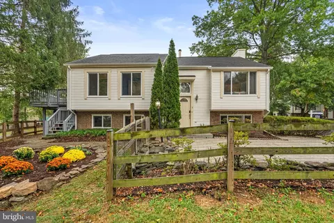 8 Glazebrook Ct, Gaithersburg, MD 20878