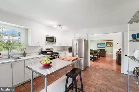 15108 Watergate Rd, Silver Spring, MD 20905 photo 10