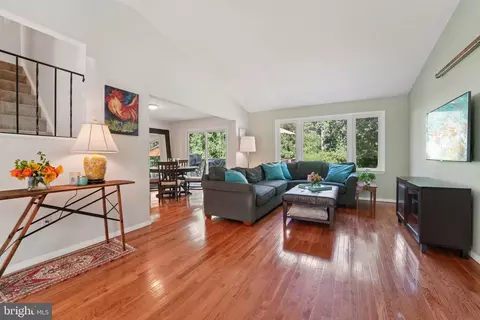 15108 Watergate Rd, Silver Spring, MD 20905 photo 2