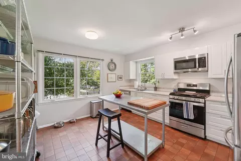 15108 Watergate Rd, Silver Spring, MD 20905 photo 9