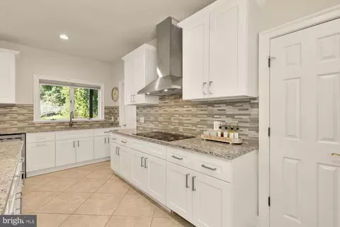 Kitchen - 14503 Falling Leaf, North Potomac, MD 20878 photo 7 of 8