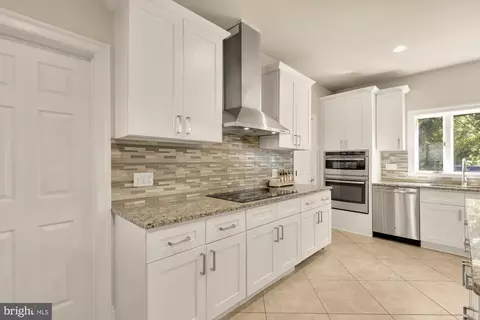Kitchen - 14503 Falling Leaf, North Potomac, MD 20878 photo 6 of 8