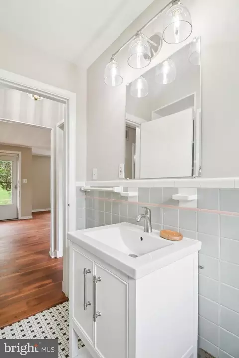 Bath - 405 Southwest Dr, Silver Spring, MD 20901 photo 1 of 4