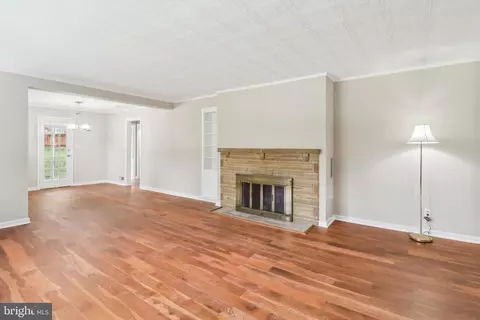 Living - 405 Southwest Dr, Silver Spring, MD 20901 photo 5 of 8