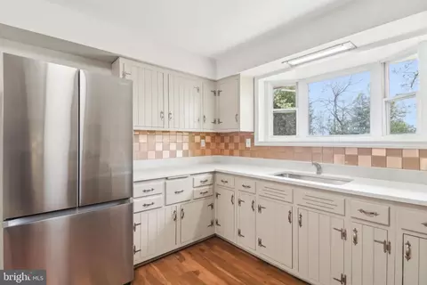 Kitchen - 405 Southwest Dr, Silver Spring, MD 20901 photo 4 of 4