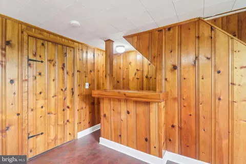 Entry Way - 405 Southwest Dr, Silver Spring, MD 20901 photo 6 of 9