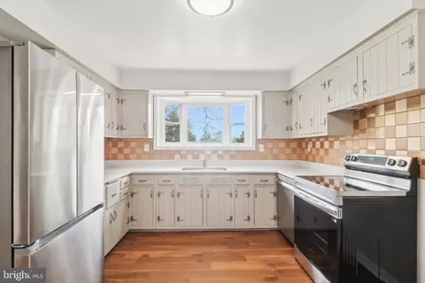 Kitchen - 405 Southwest Dr, Silver Spring, MD 20901 photo 3 of 4