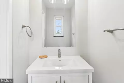Entry Way - 405 Southwest Dr, Silver Spring, MD 20901 photo 5 of 9