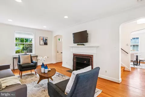1300 Highland Dr, Silver Spring, MD 20910 photo 4