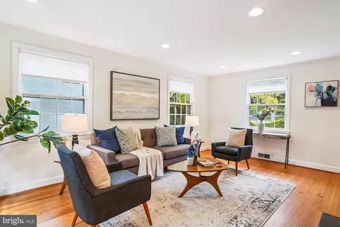 1300 Highland Dr, Silver Spring, MD 20910 photo 2