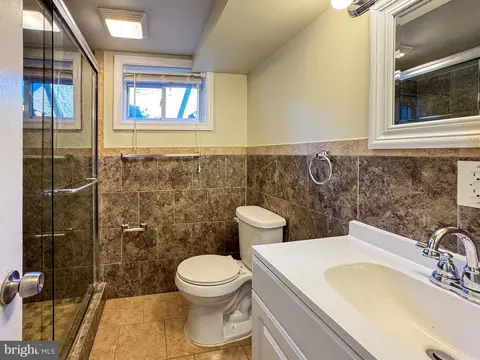 Bath - 706 Forest Glen Rd, Silver Spring, MD 20901 photo 3 of 4