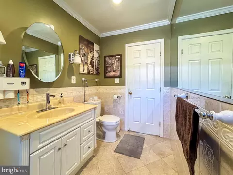 Bath - 706 Forest Glen Rd, Silver Spring, MD 20901 photo 2 of 4