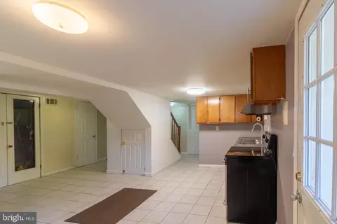 Entry Way - 706 Forest Glen Rd, Silver Spring, MD 20901 photo 4 of 4