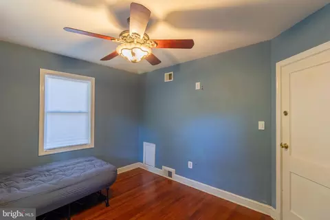 Entry Way - 706 Forest Glen Rd, Silver Spring, MD 20901 photo 2 of 4