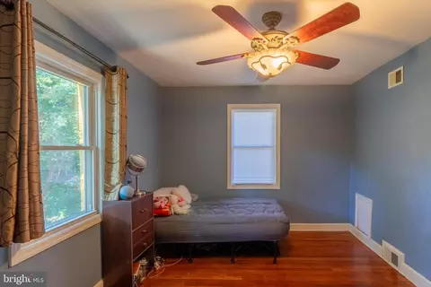 Bedroom - 706 Forest Glen Rd, Silver Spring, MD 20901 photo 3 of 7