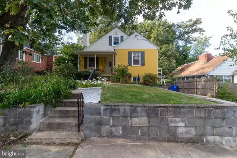 Exterior - 706 Forest Glen Rd, Silver Spring, MD 20901 photo 2 of 7
