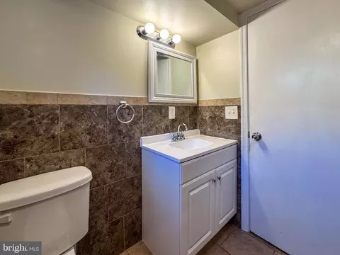 Bath - 706 Forest Glen Rd, Silver Spring, MD 20901 photo 4 of 4