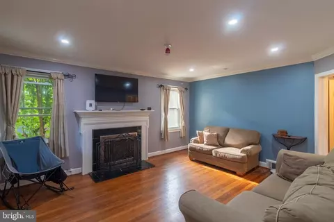 Living - 706 Forest Glen Rd, Silver Spring, MD 20901 photo 1 of 2
