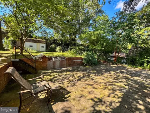 Exterior - 706 Forest Glen Rd, Silver Spring, MD 20901 photo 4 of 7