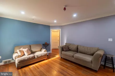 Entry Way - 706 Forest Glen Rd, Silver Spring, MD 20901 photo 1 of 4