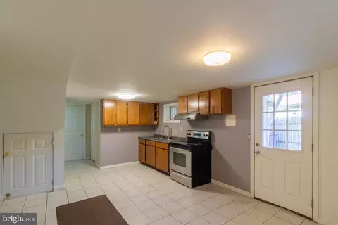 Entry Way - 706 Forest Glen Rd, Silver Spring, MD 20901 photo 3 of 4
