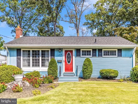 108 Hutton St, Gaithersburg, MD 20877