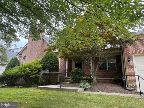 19810 Madrigal Dr, Germantown, MD 20876