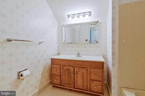 Bath - 702 Lamberton Dr, Silver Spring, MD 20902 photo 1 of 3