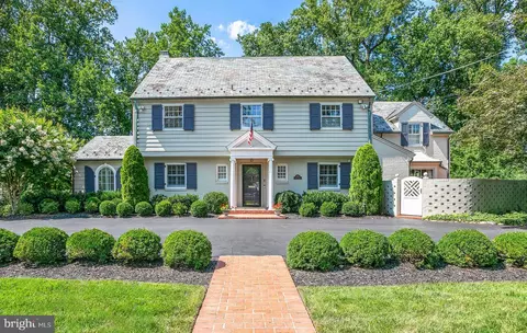 8126 Kerry Ln, Chevy Chase, MD 20815