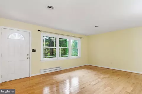 Living - 9845 Moyer Rd, Damascus, MD 20872 photo 1 of 4