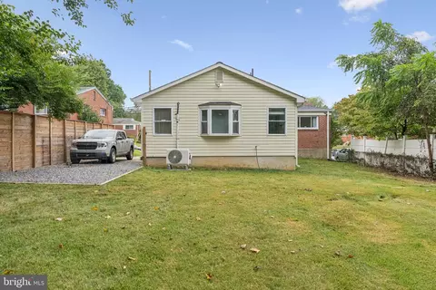 Exterior - 2711 Henderson Ave, Silver Spring, MD 20902 photo 2 of 3