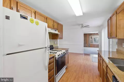 Entry Way - 1106 Canyon Rd, Silver Spring, MD 20904 photo 5 of 5