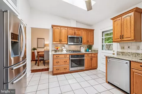 2108 Edgeware St, Silver Spring, MD 20905 photo 9