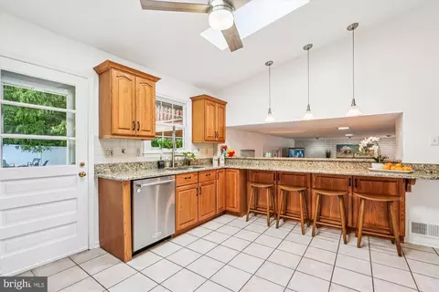 2108 Edgeware St, Silver Spring, MD 20905 photo 8