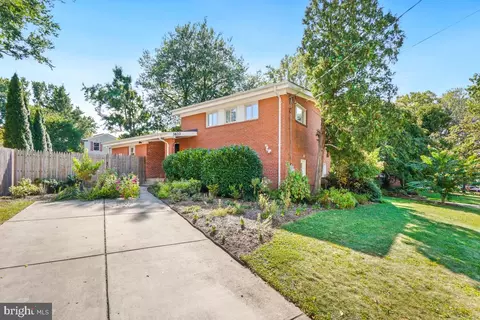 3820 Denfeld Ave, Kensington, MD 20895