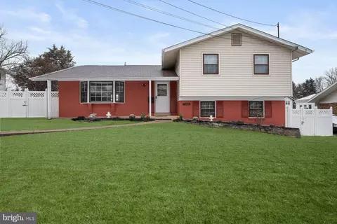 11828 Enid Dr, Potomac, MD 20854