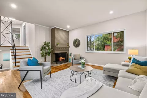 Living - 11313 College View Dr, Silver Spring, MD 20902 photo 2 of 6