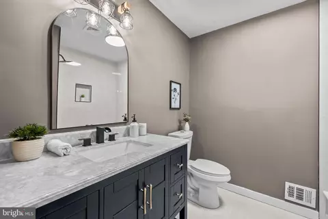 Bath - 11313 College View Dr, Silver Spring, MD 20902 photo 3 of 5