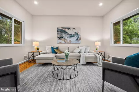 Living - 11313 College View Dr, Silver Spring, MD 20902 photo 4 of 6