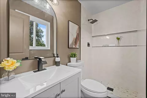 Bath - 11313 College View Dr, Silver Spring, MD 20902 photo 2 of 5