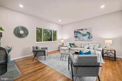 Living - 11313 College View Dr, Silver Spring, MD 20902 photo 3 of 6