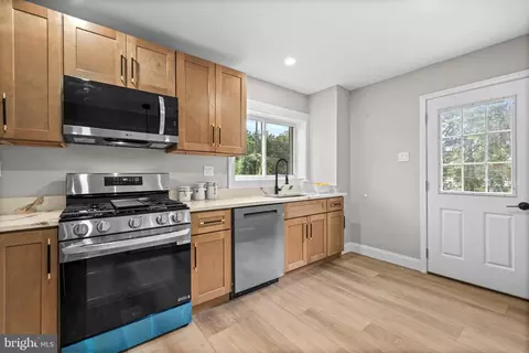 Entry Way - 11313 College View Dr, Silver Spring, MD 20902 photo 4 of 6