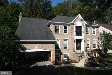 717 Hawkesbury Ln, Silver Spring, MD 20904