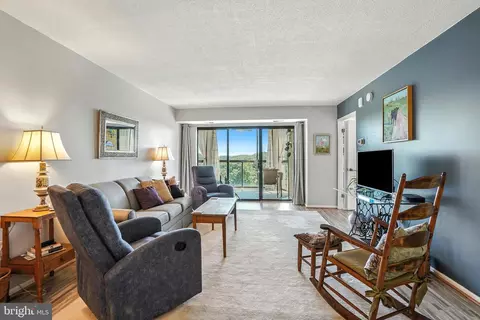 15101 Interlachen Dr #1-1015, Silver Spring, MD 20906